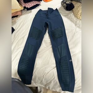 Alo yoga blue Moto leggings never worn size xxs super cute